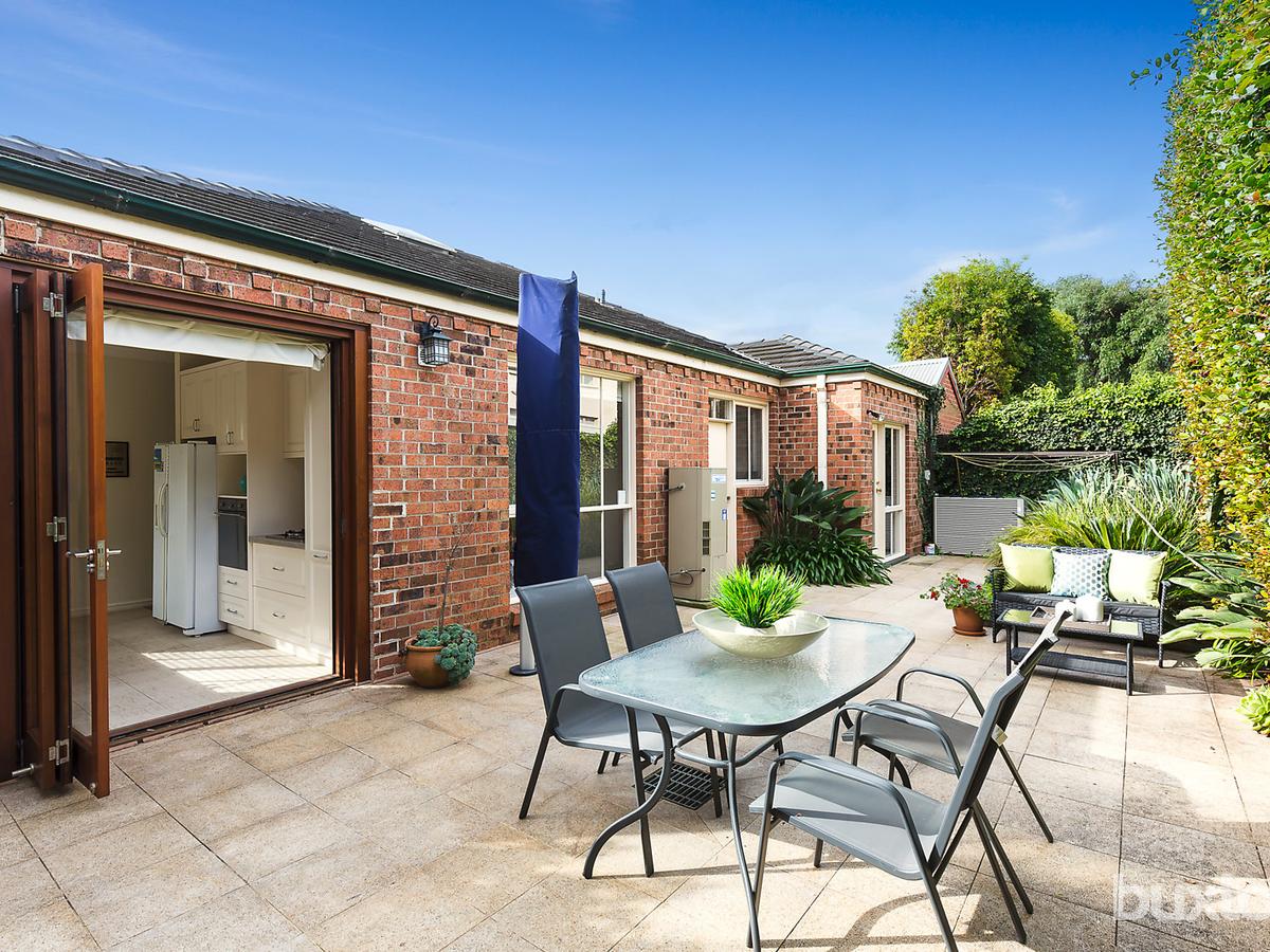 2/14 Young Street BRIGHTON