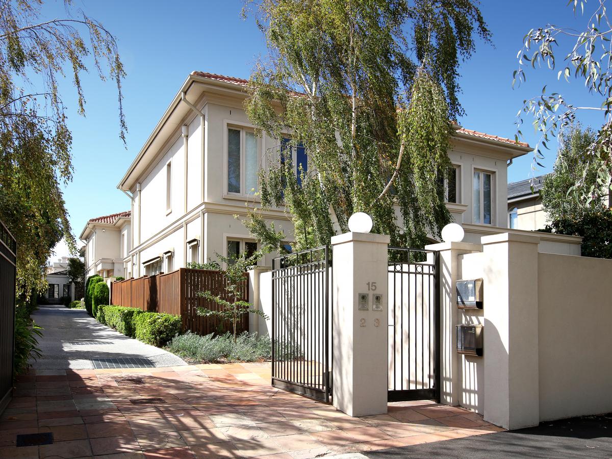 2/15 Yuille Street BRIGHTON