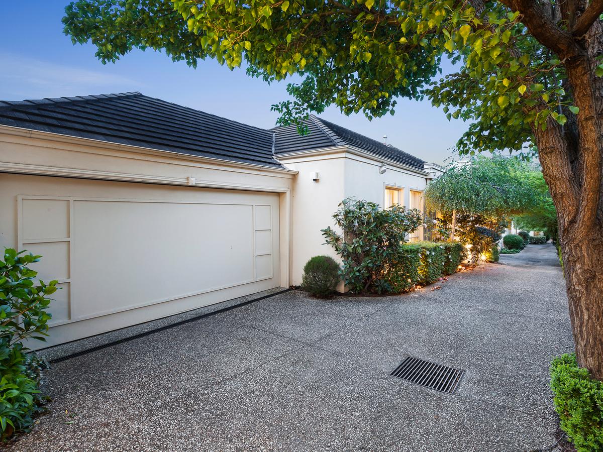 2/24 Barnsbury Road BALWYN
