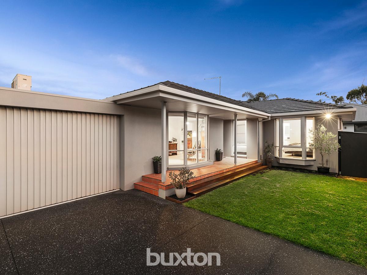 2/2 Bayview Crescent BLACK ROCK
