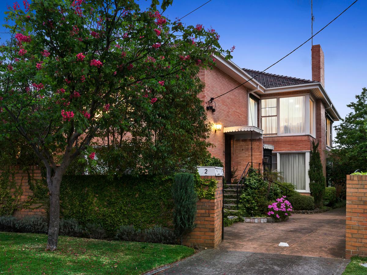 2/2 Martin Court TOORAK