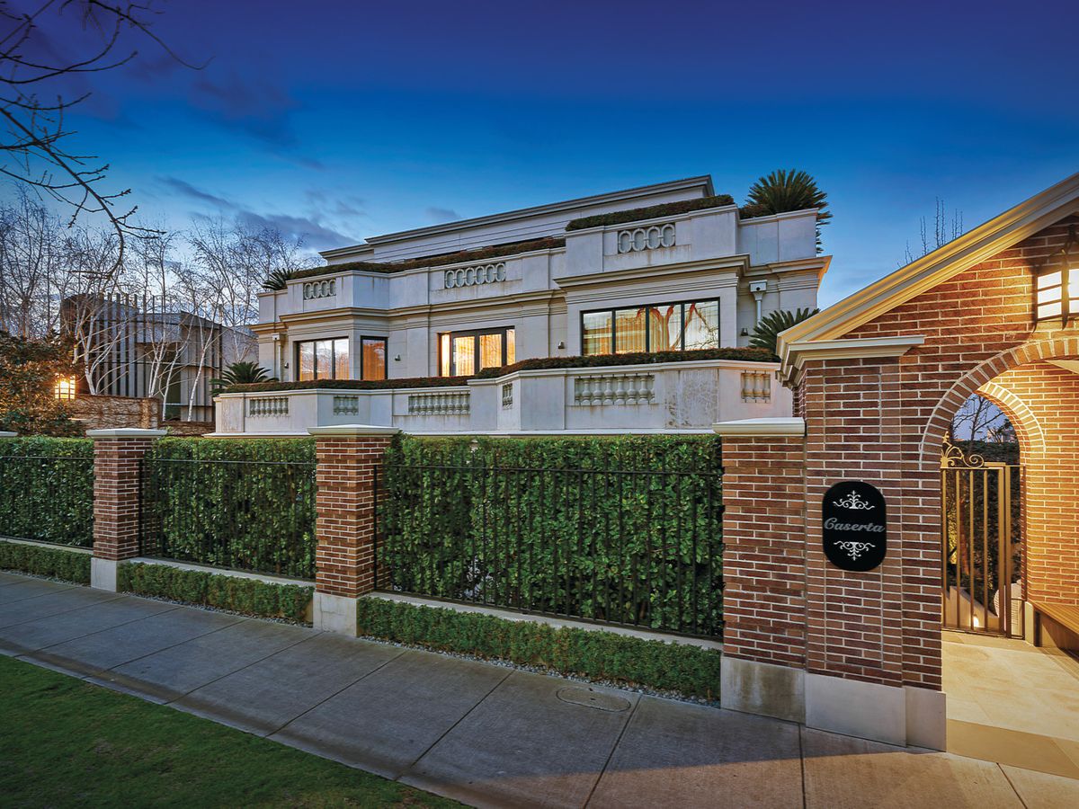 2/3 Douglas Street TOORAK