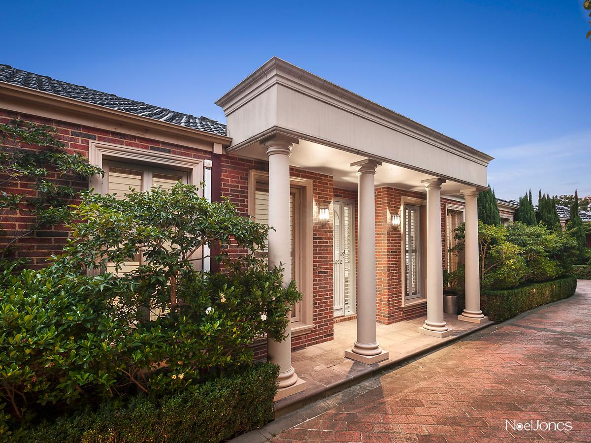 2/4 Winmalee Road BALWYN