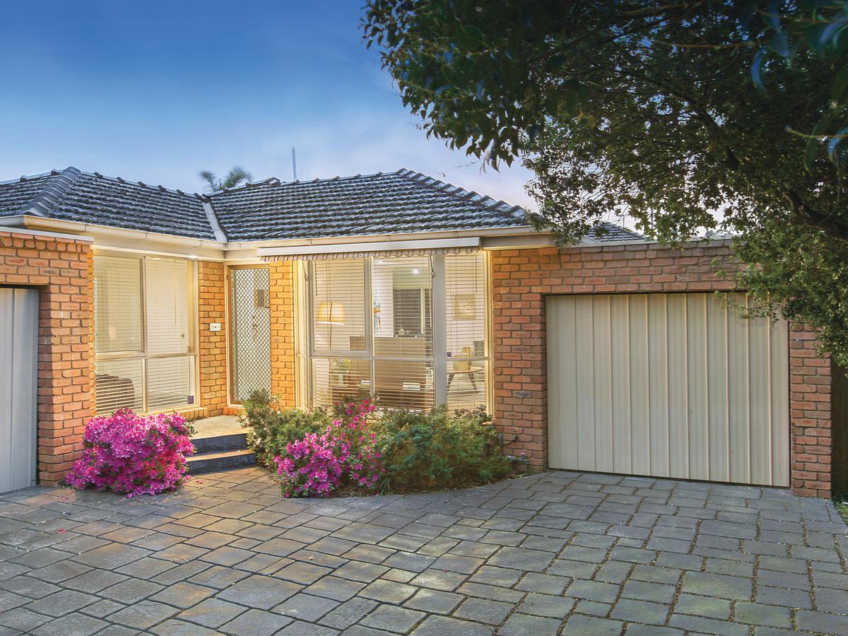 2/4 Woods Street BALWYN