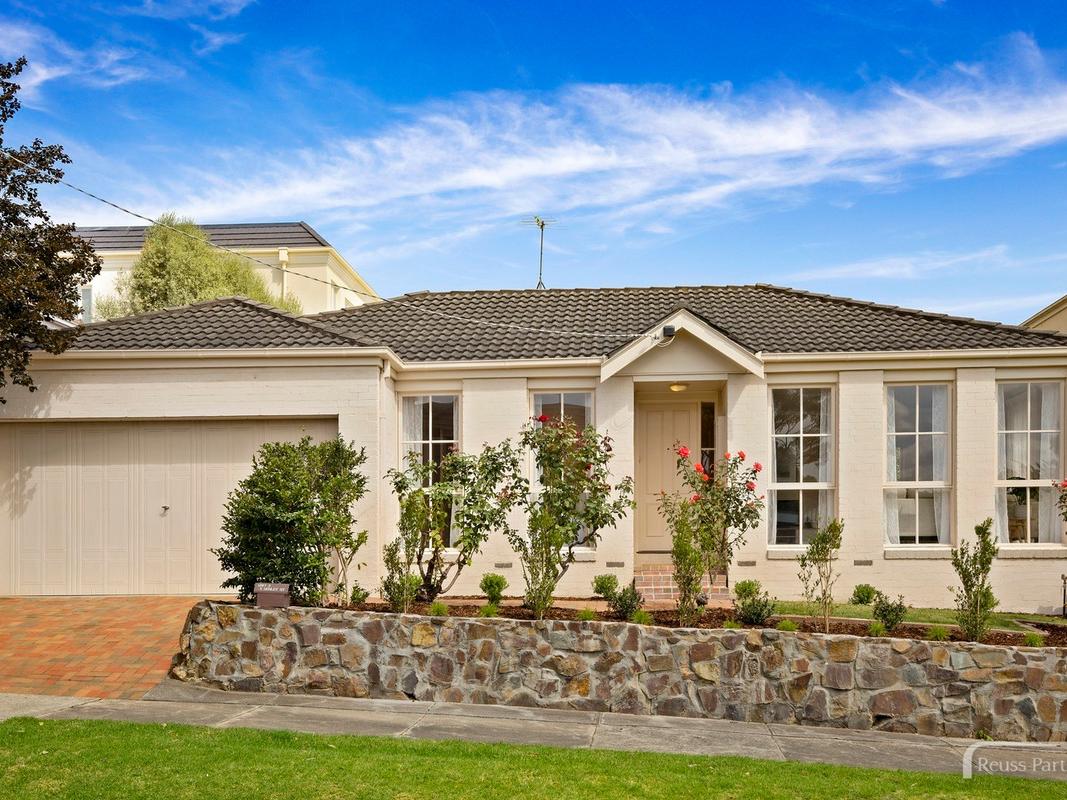 2/5 Henley Street BALWYN