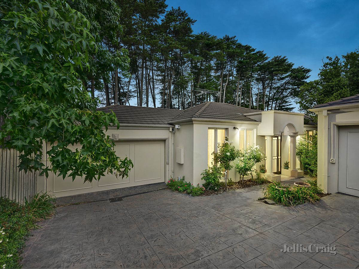 2/91 Essex Road SURREY HILLS