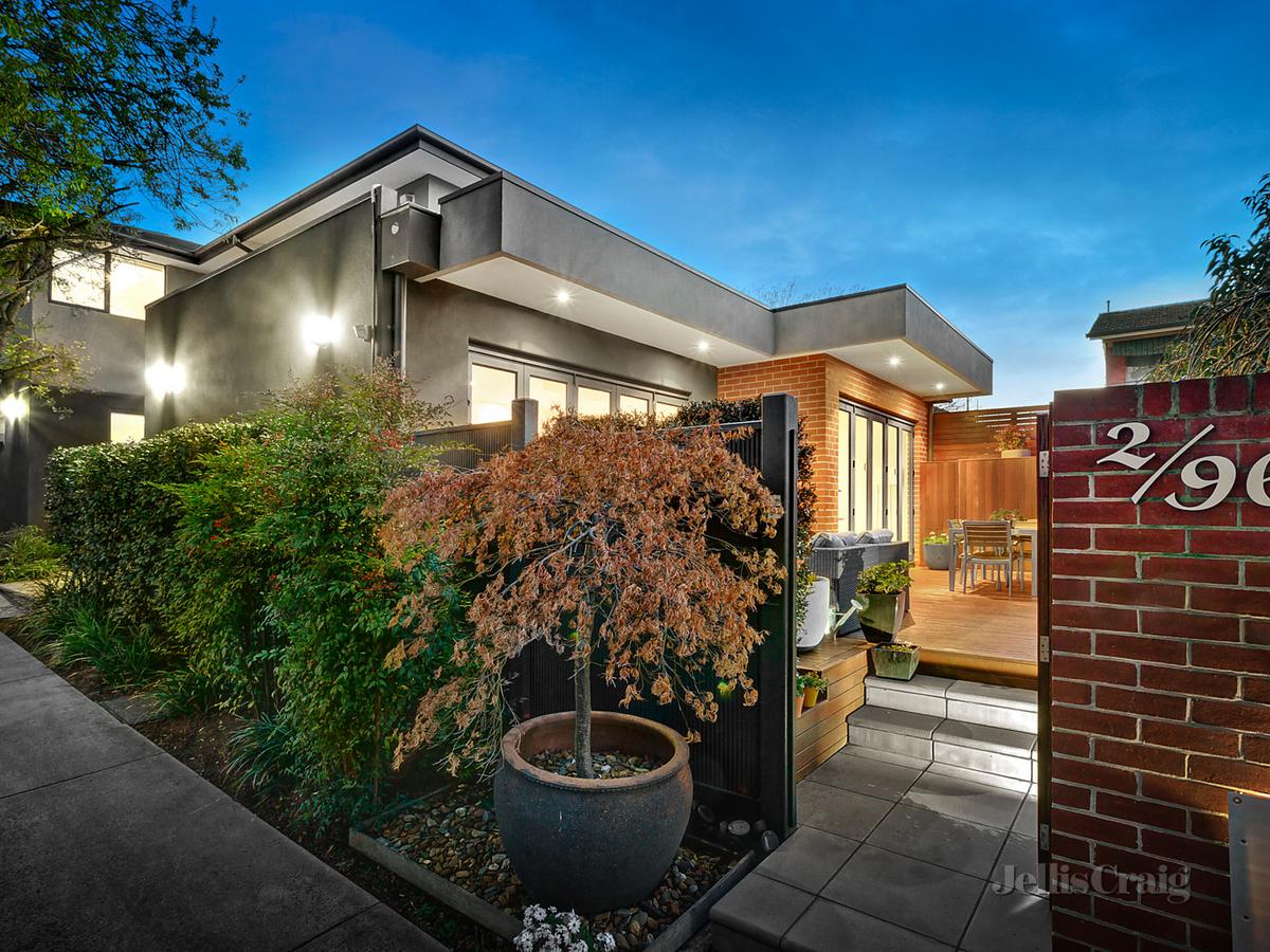 2/96 Campbell Road HAWTHORN EAST