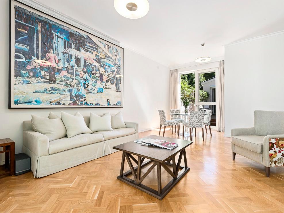 2/9 Woorigoleen Road TOORAK