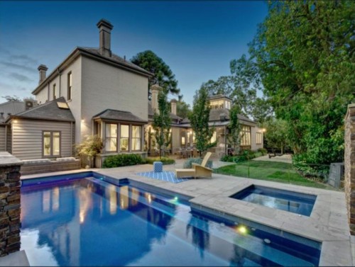 20 Hillcrest Avenue KEW
