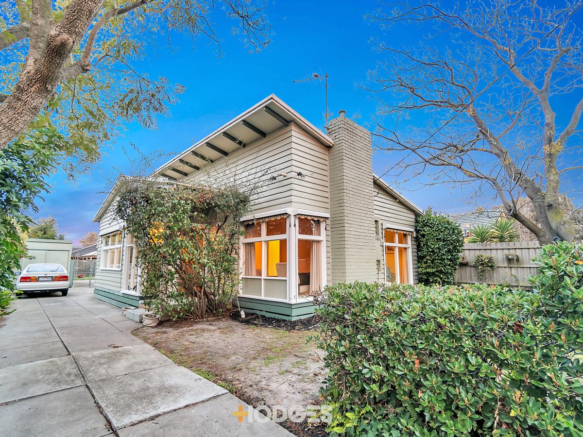 22 Davie Avenue CHELTENHAM