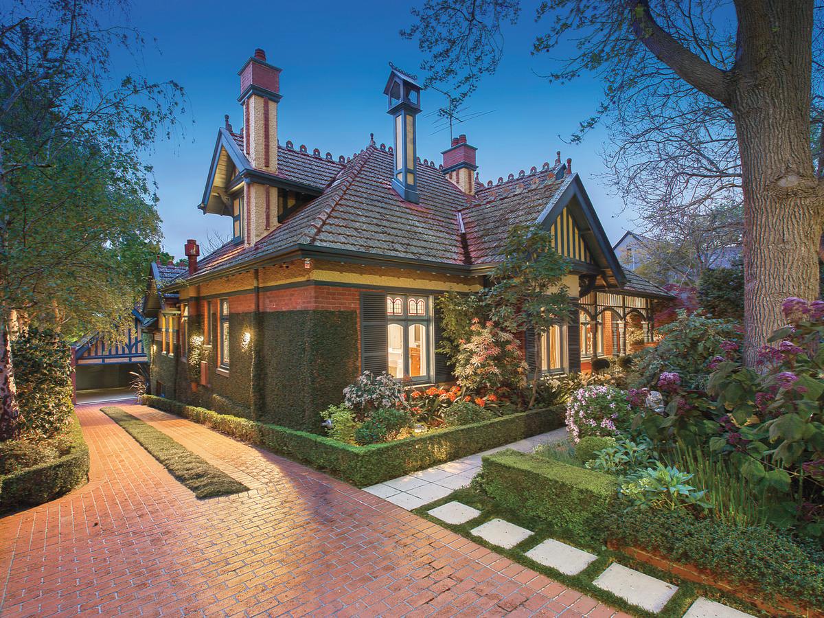 24 Chaucer Crescent CANTERBURY
