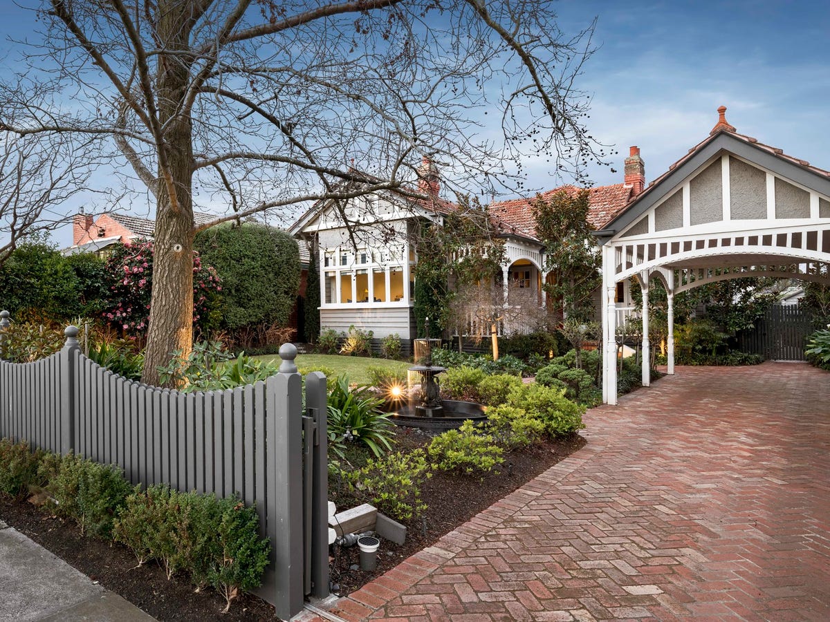 24 Faversham Road CANTERBURY