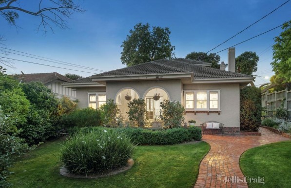 24 Glendale Street SURREY HILLS