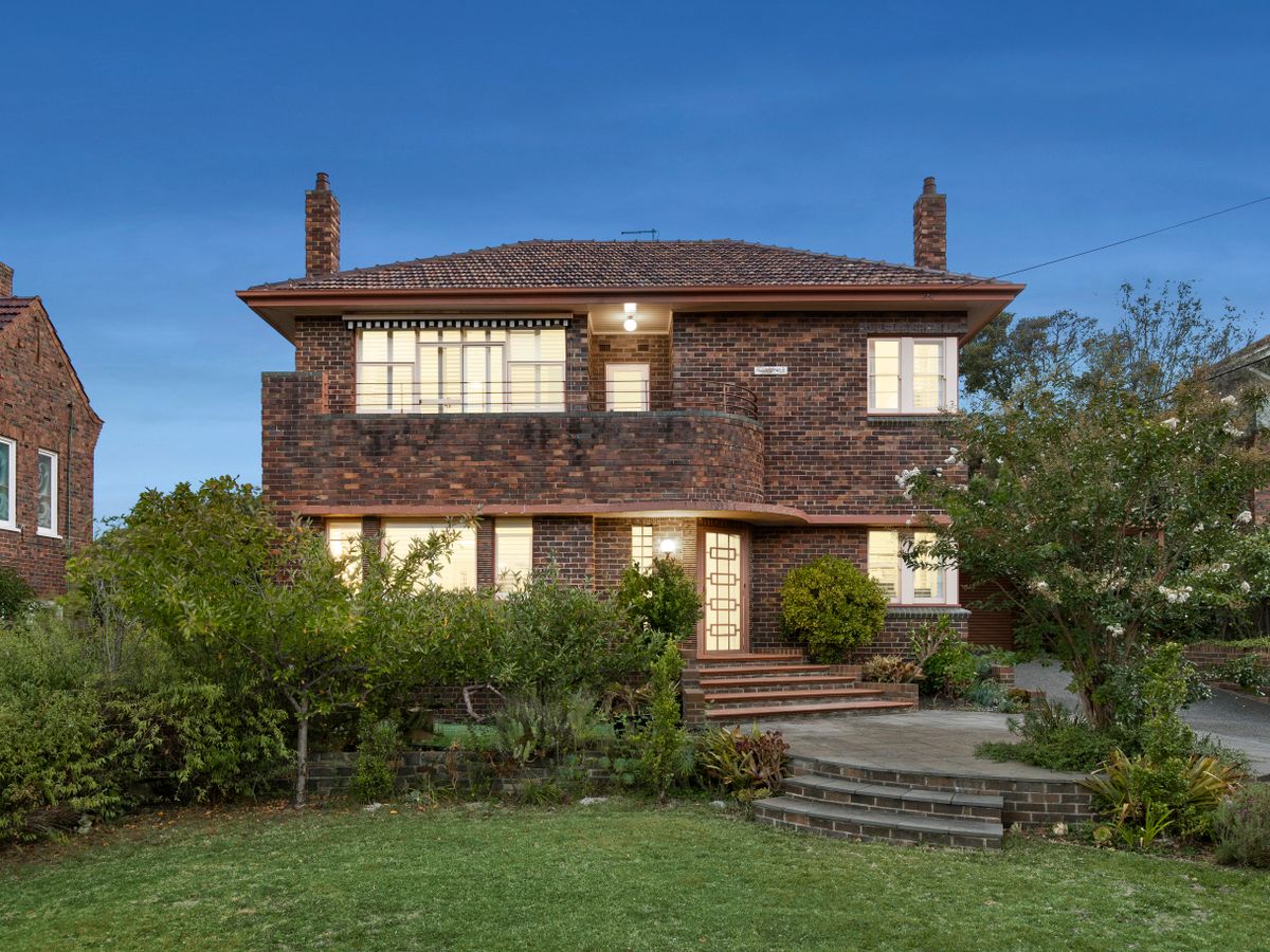 24 Goldthorns Avenue KEW