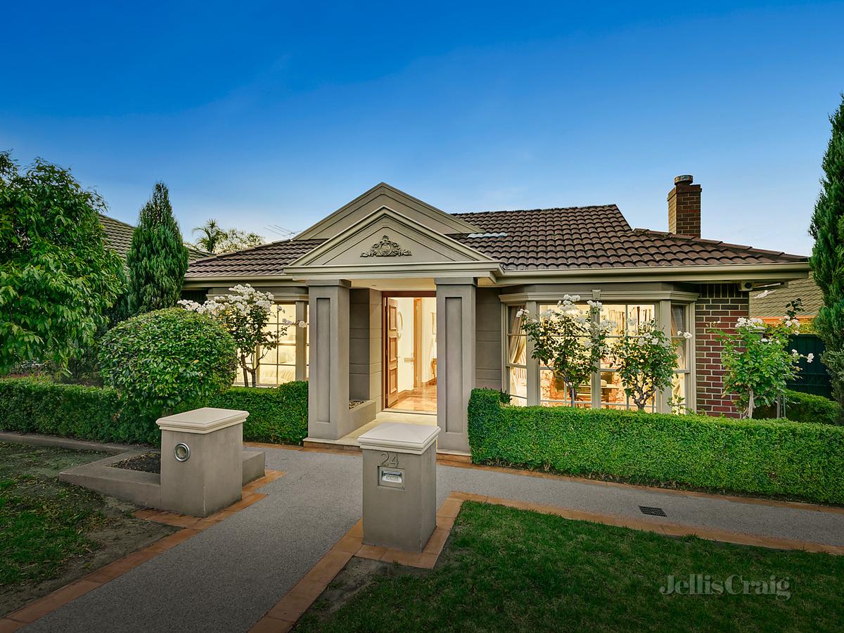 24 Vaughan Crescent KEW