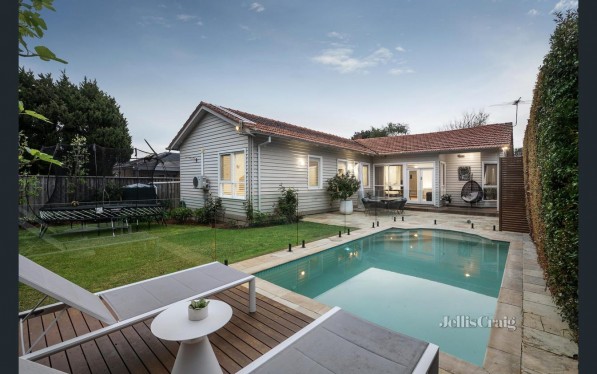 25 Charles Street GLEN IRIS