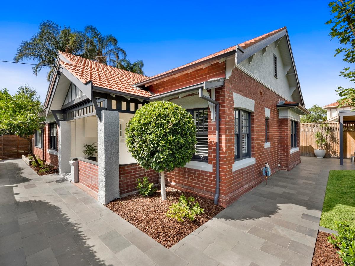 25 Riddell Parade ELSTERNWICK