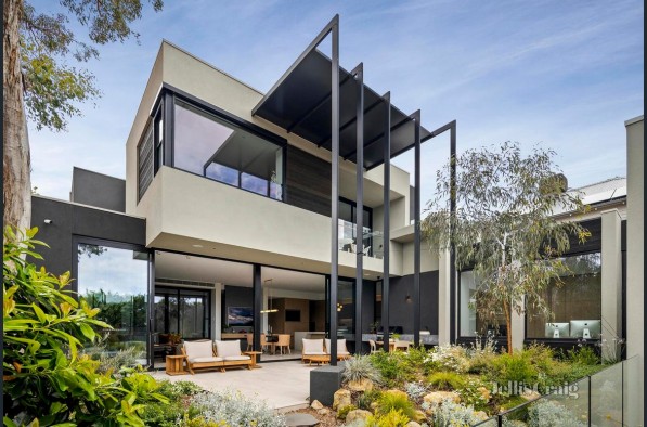 28 Guildford Road SURREY HILLS