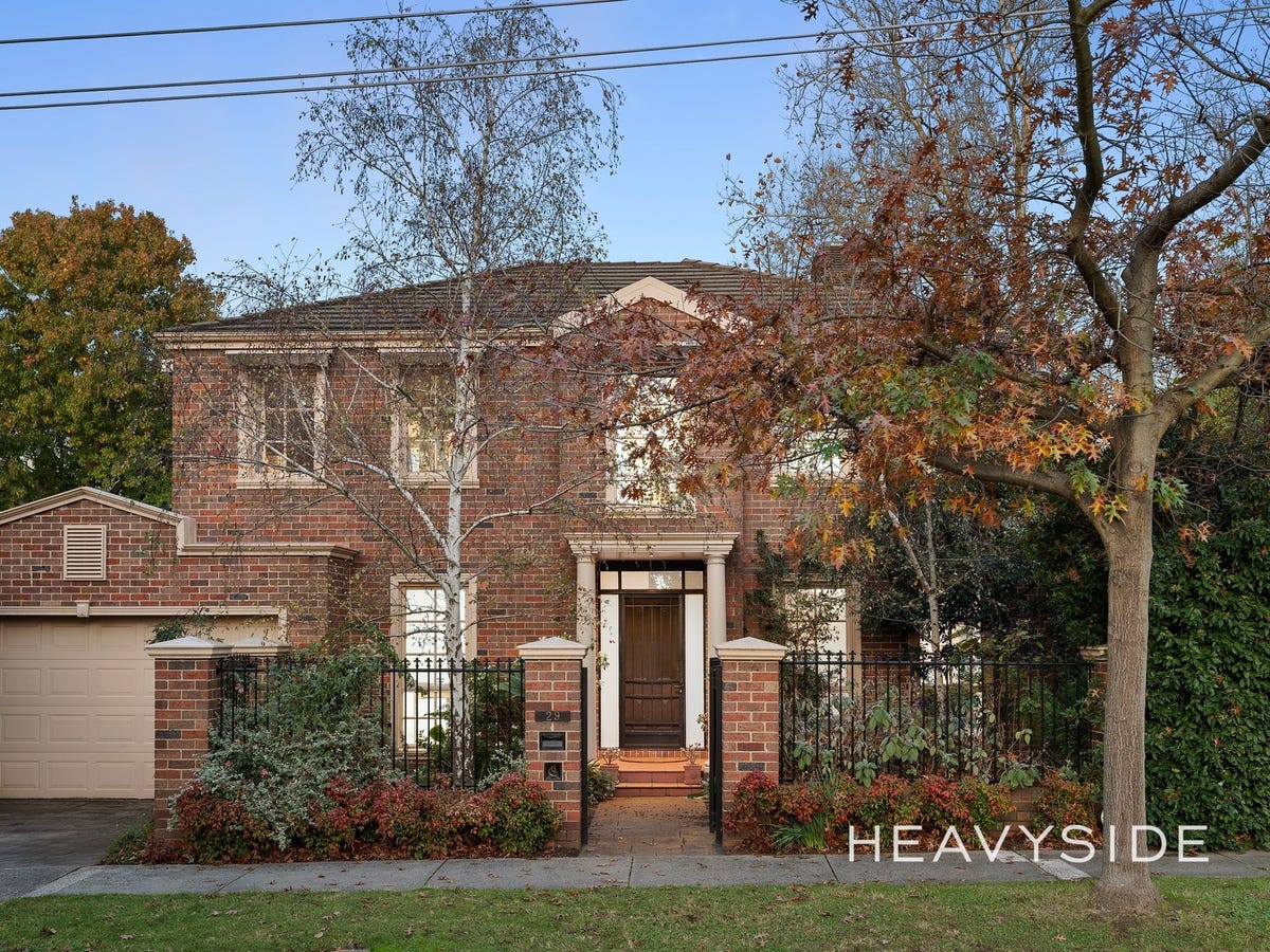 29 Essex Road SURREY HILLS