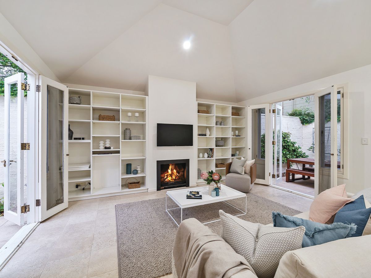 2A Woodside Crescent TOORAK