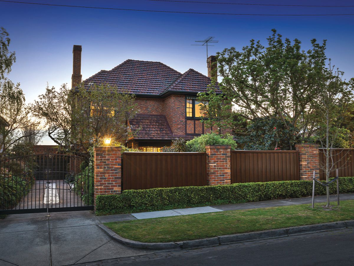 2 Berkeley Court KEW