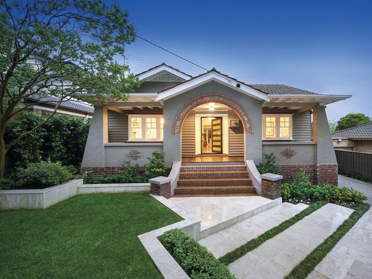 2 Essex Road SURREY HILLS