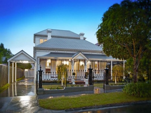 2 Gwenda Avenue CANTERBURY