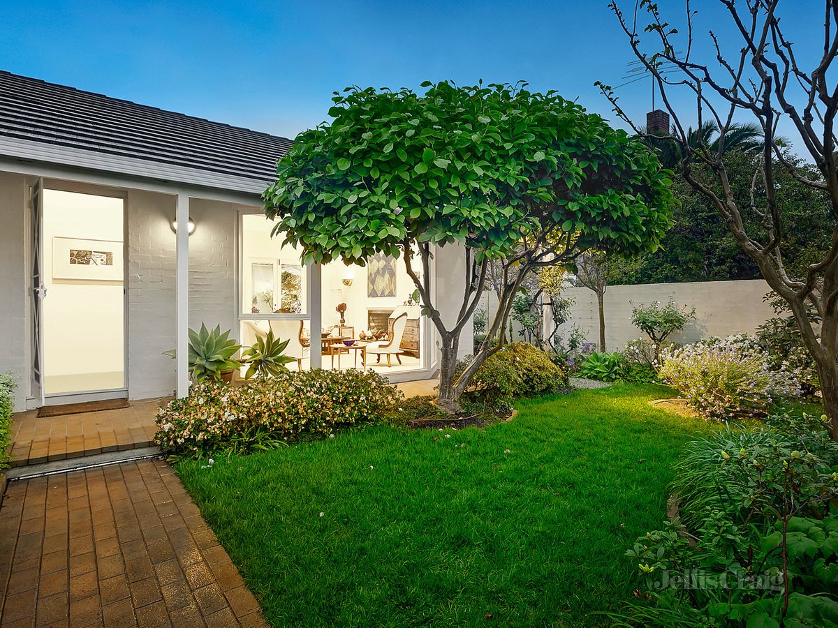 2 Nyora Street MALVERN EAST