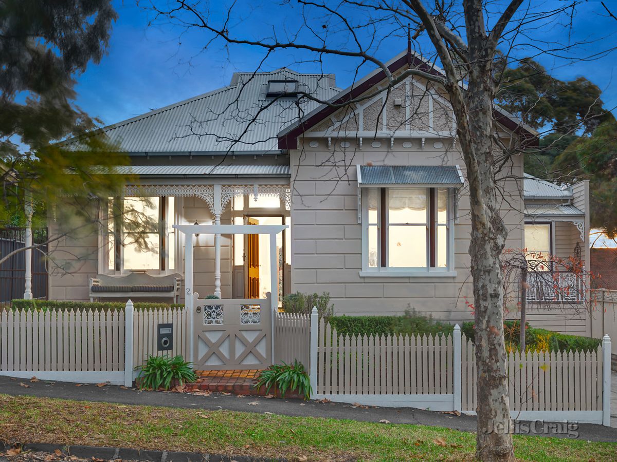 2 Redvers Street SURREY HILLS
