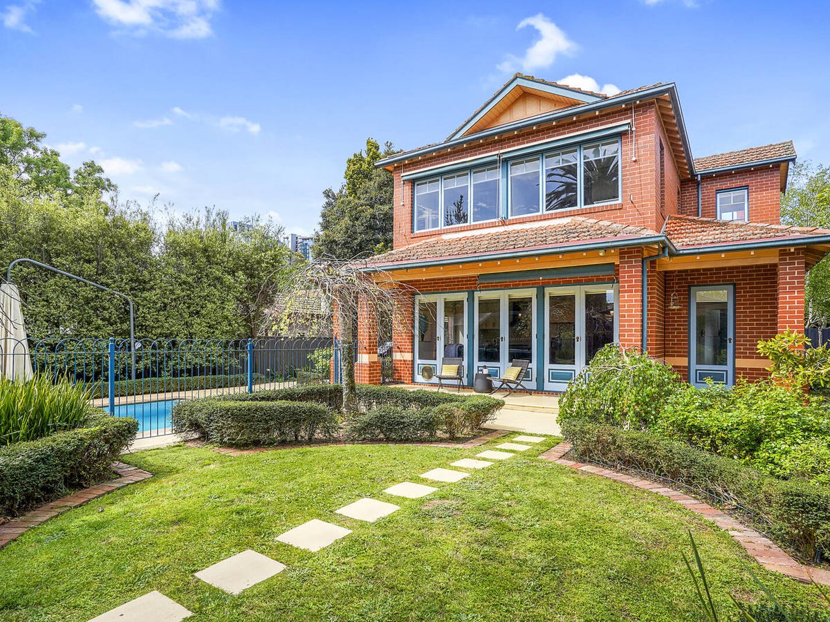 2 Serpentine Street MONT ALBERT