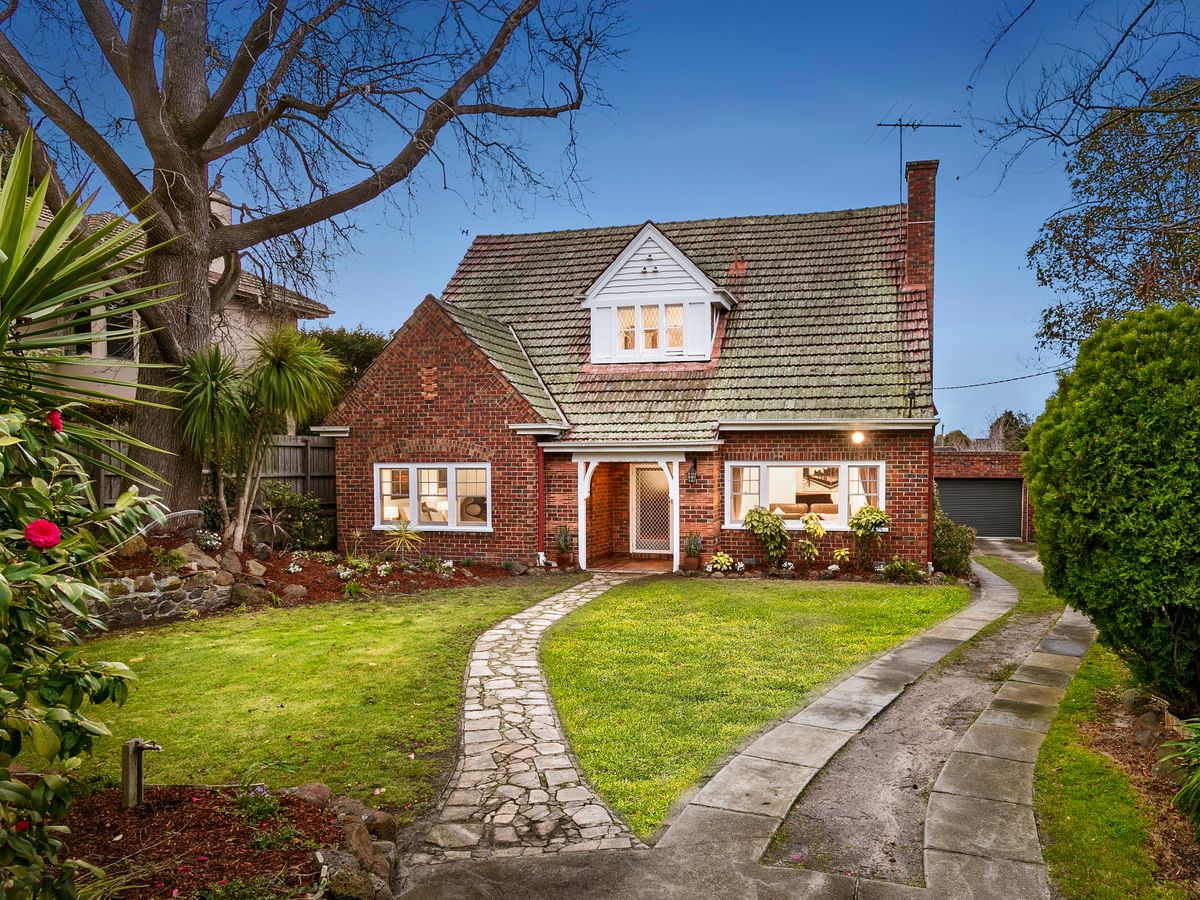 2 Tregarron Avenue KEW