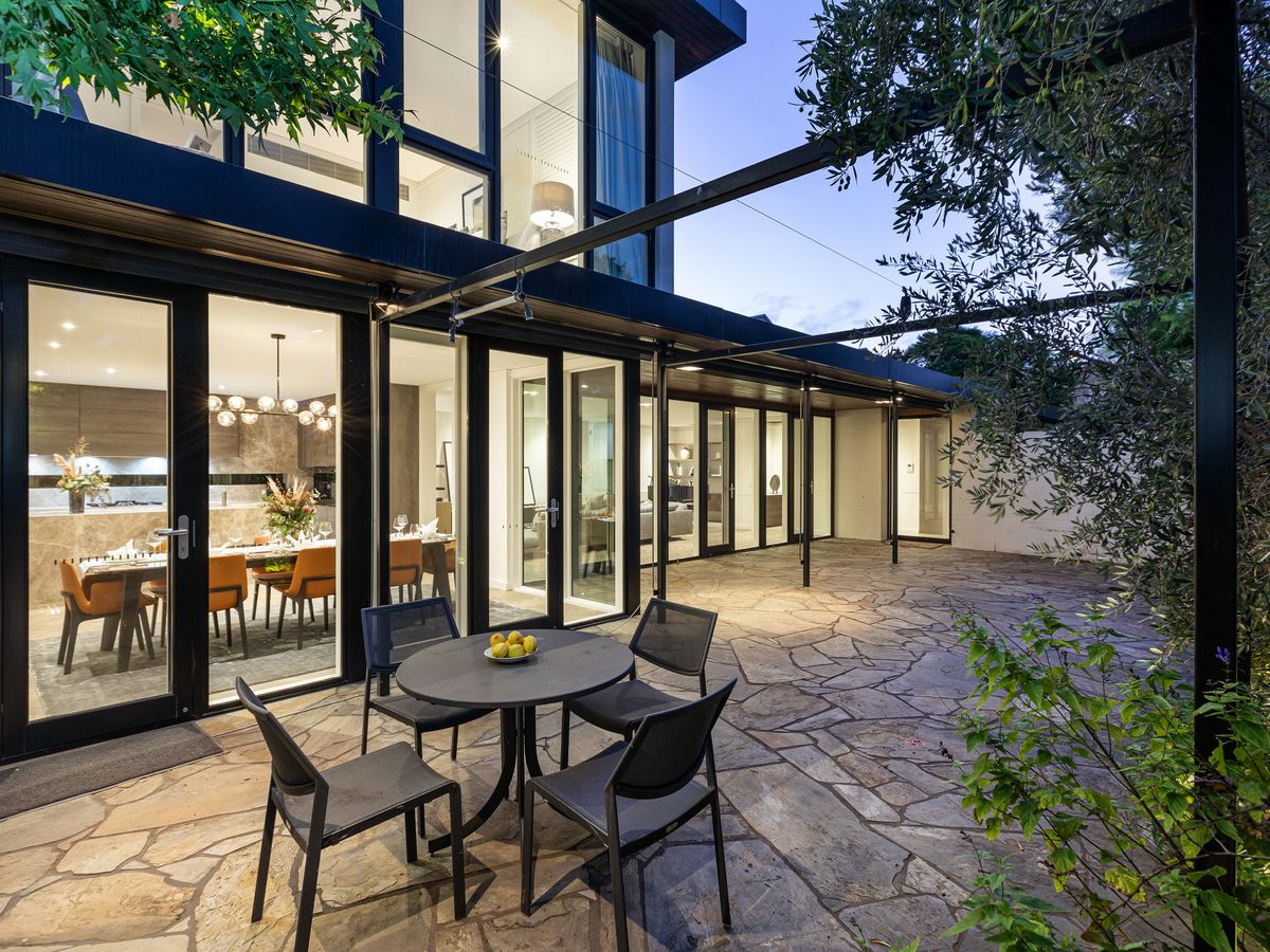 2 Wannon Court TOORAK