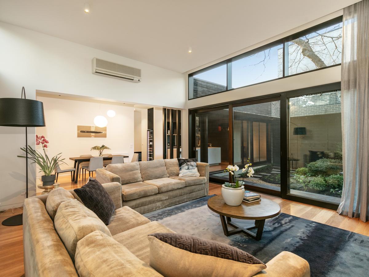 30 Woodside Crescent TOORAK