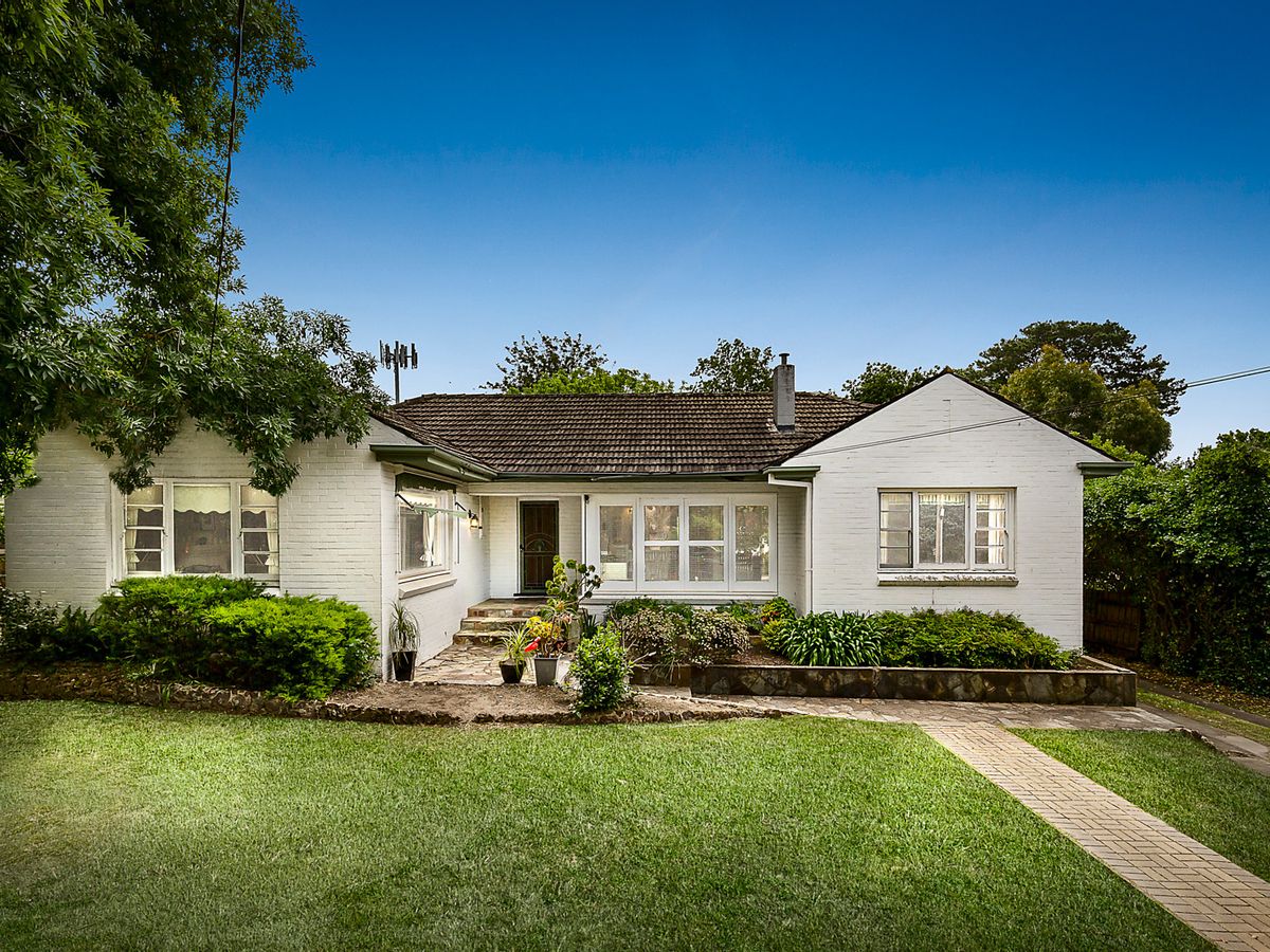 32 Relowe Crescent BALWYN
