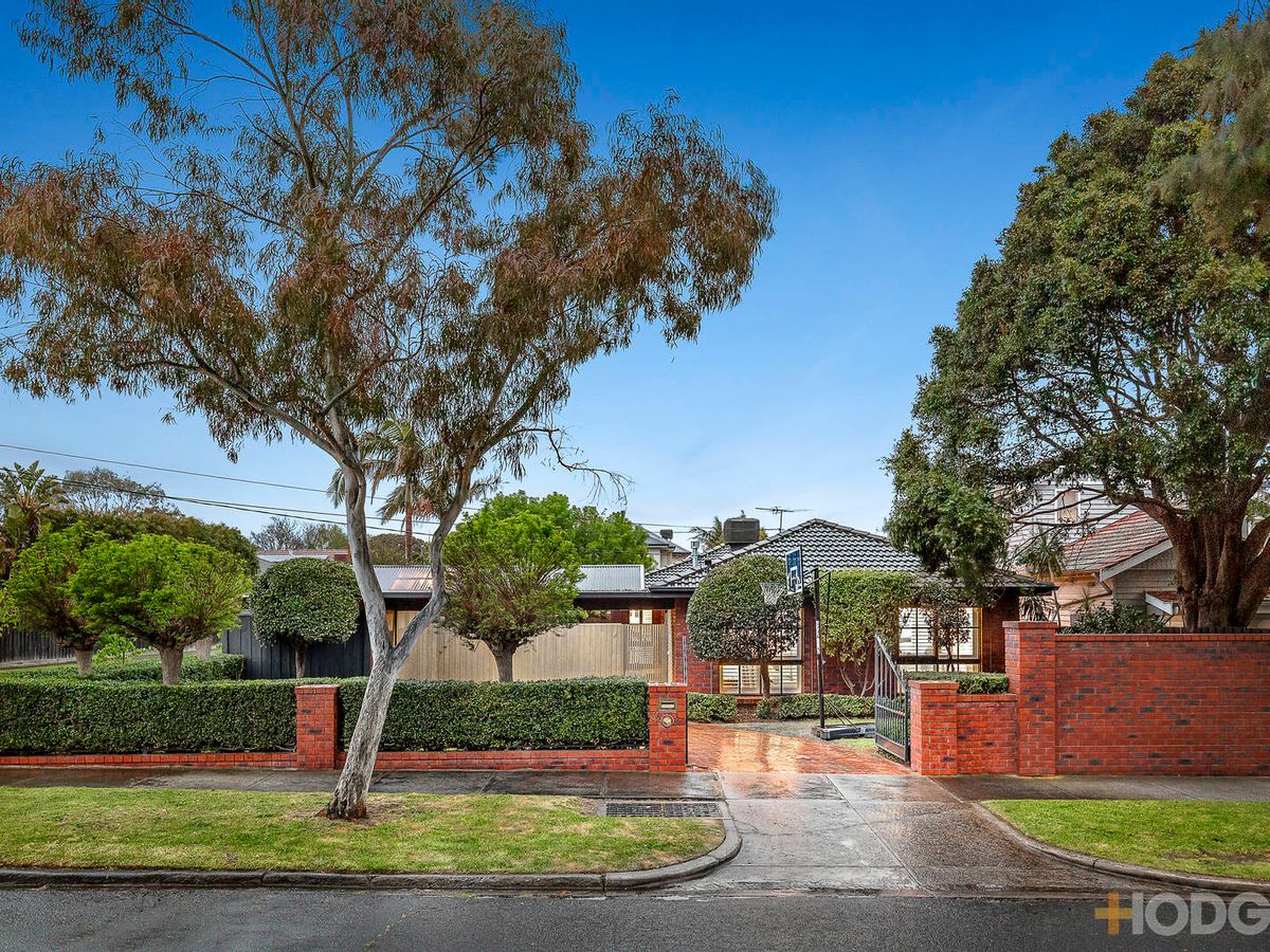 32 Retreat Road HAMPTON