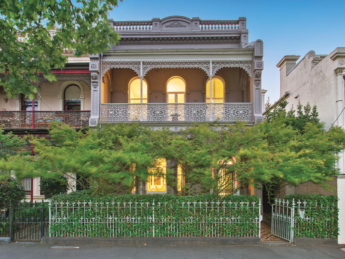 33 Canterbury Road MIDDLE PARK
