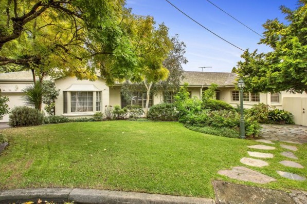 3 Eldene Court TOORAK