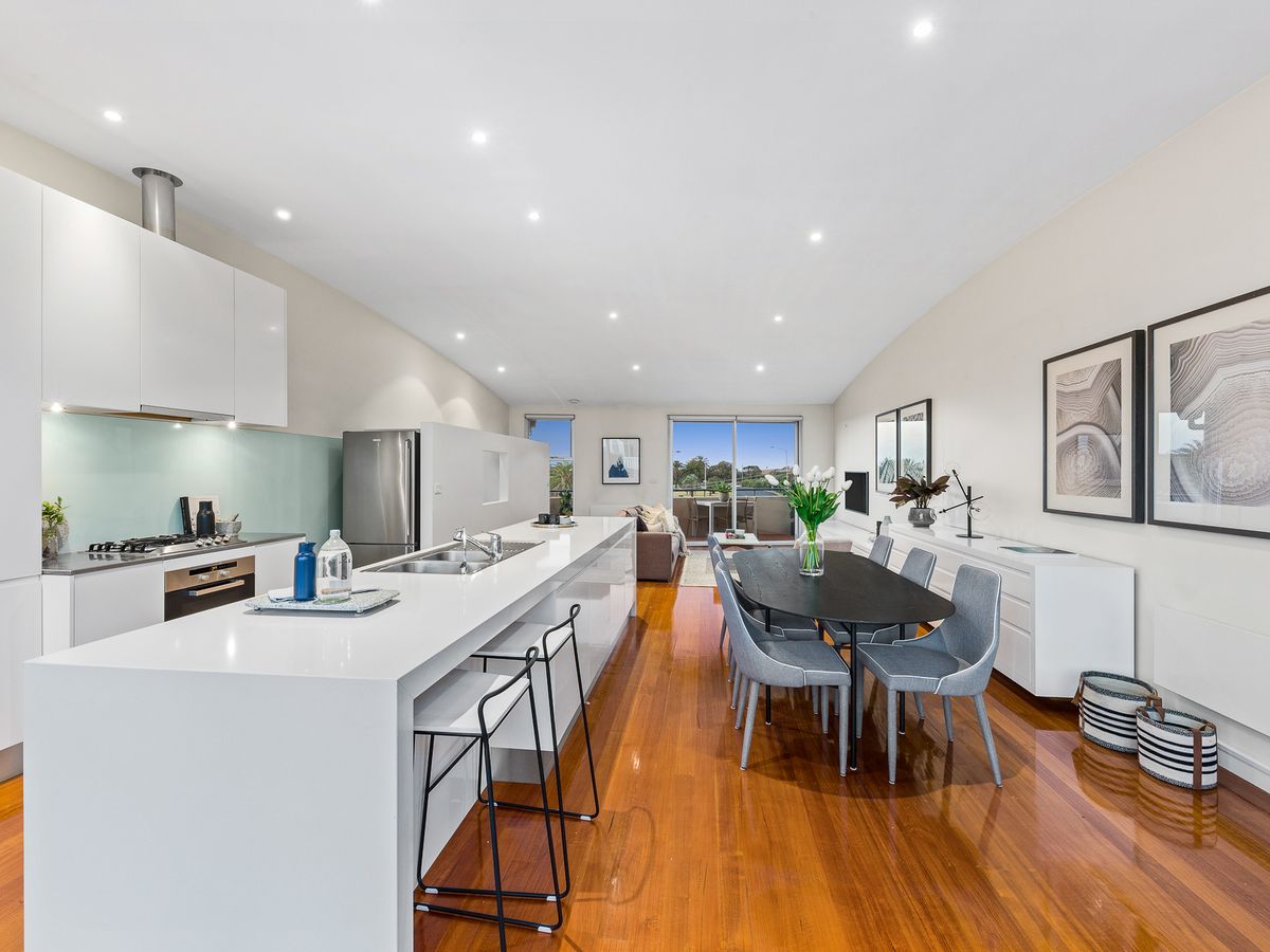 4/87 Marine Parade ELWOOD