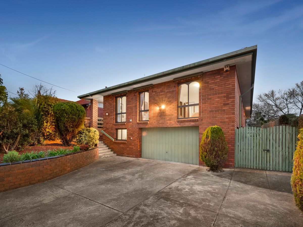 43 Essex Road SURREY HILLS