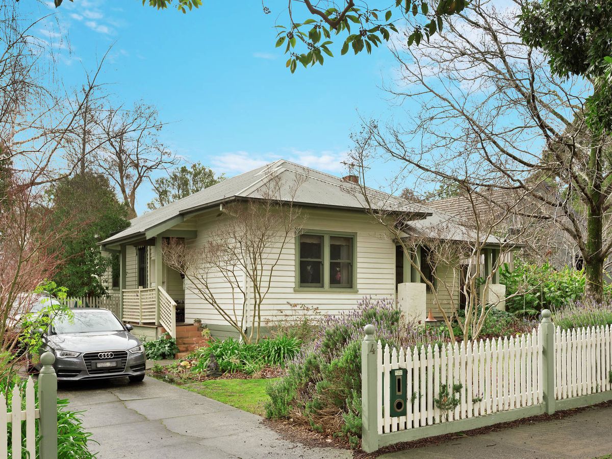 4 Carlyle Crescent MONT ALBERT