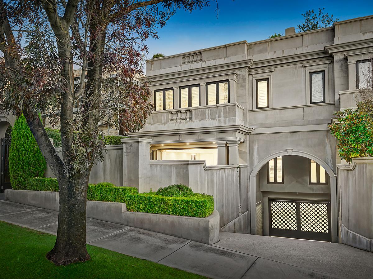 4 Chastleton Avenue TOORAK
