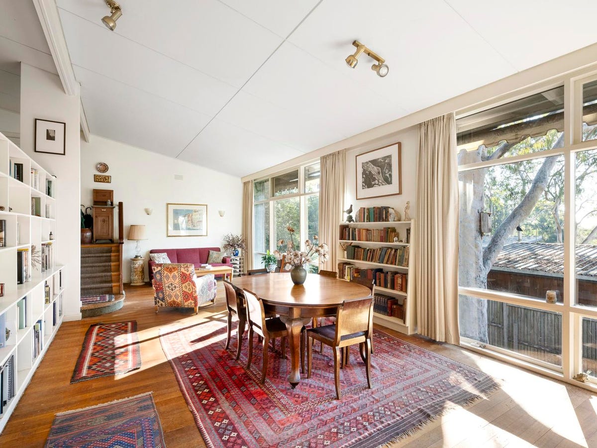 4 Coombs Avenue KEW
