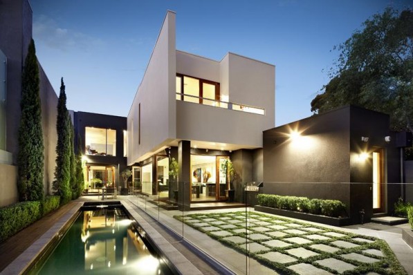 51 Fairbairn Road TOORAK
