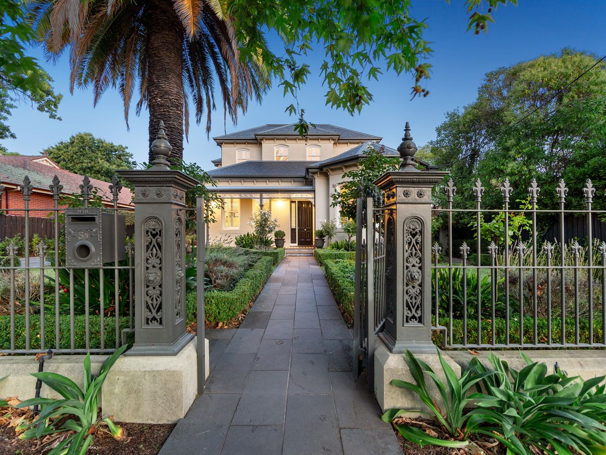 51 Kennealy Street SURREY HILLS