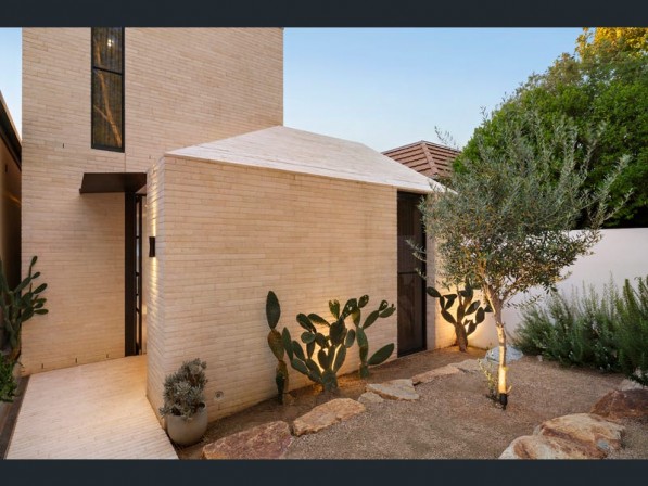 55 Chatsworth Road PRAHRAN