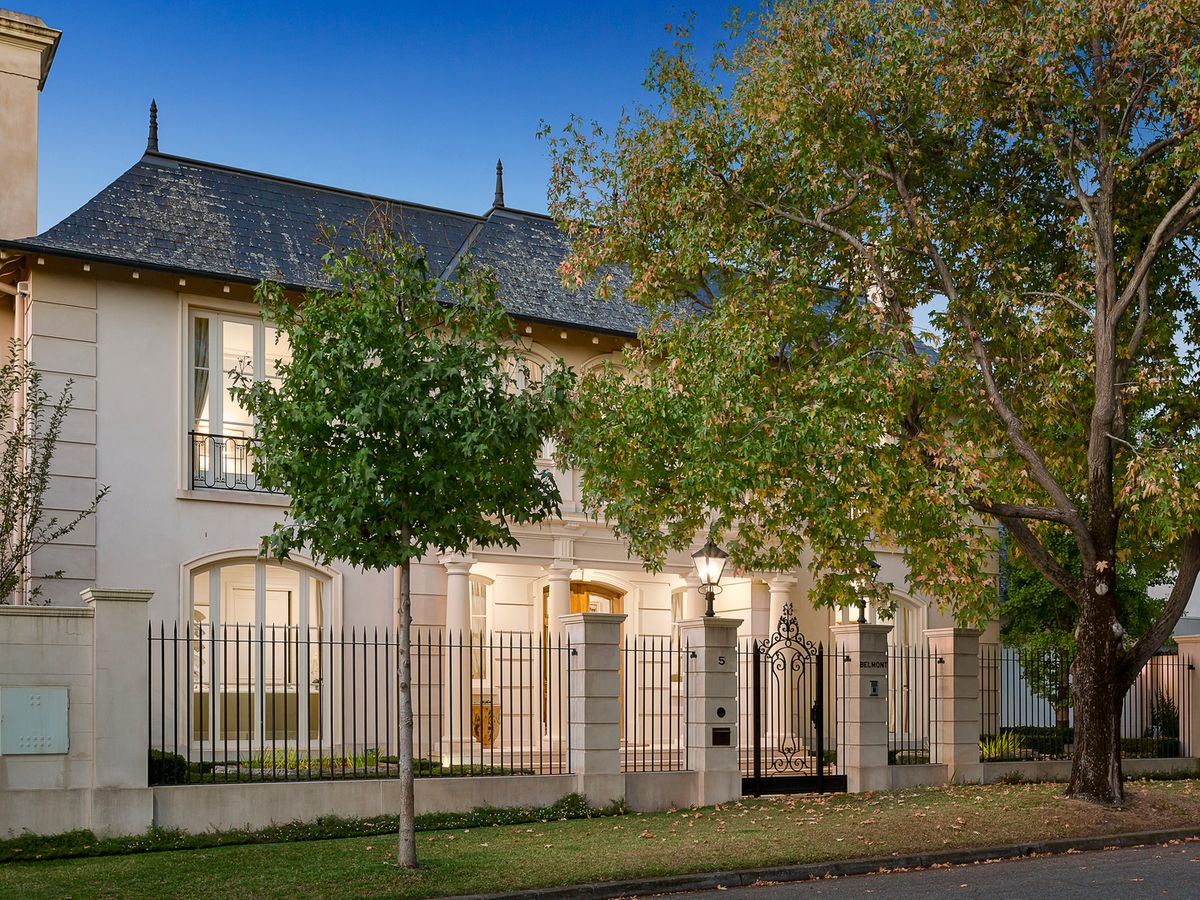 5 Bellaire Court TOORAK