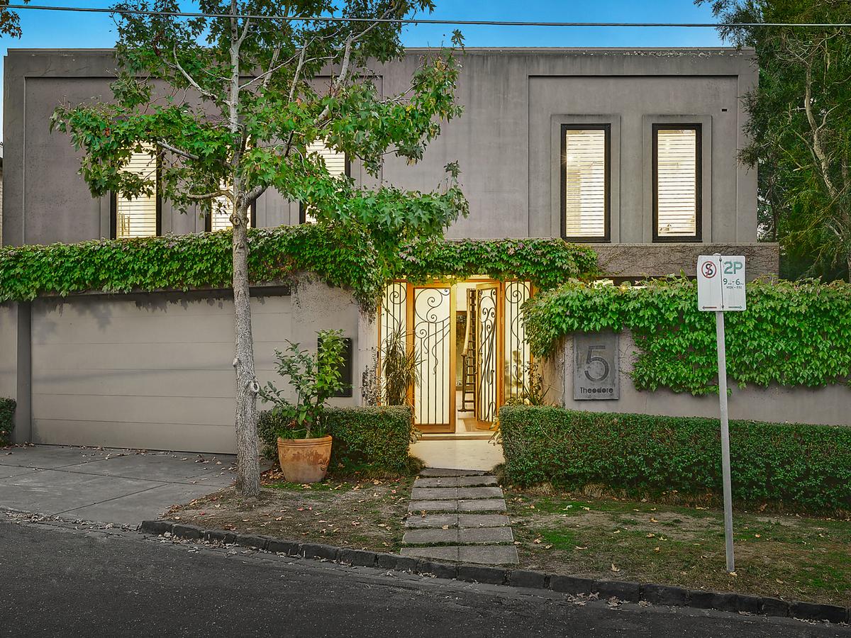 5 Theodore Court TOORAK