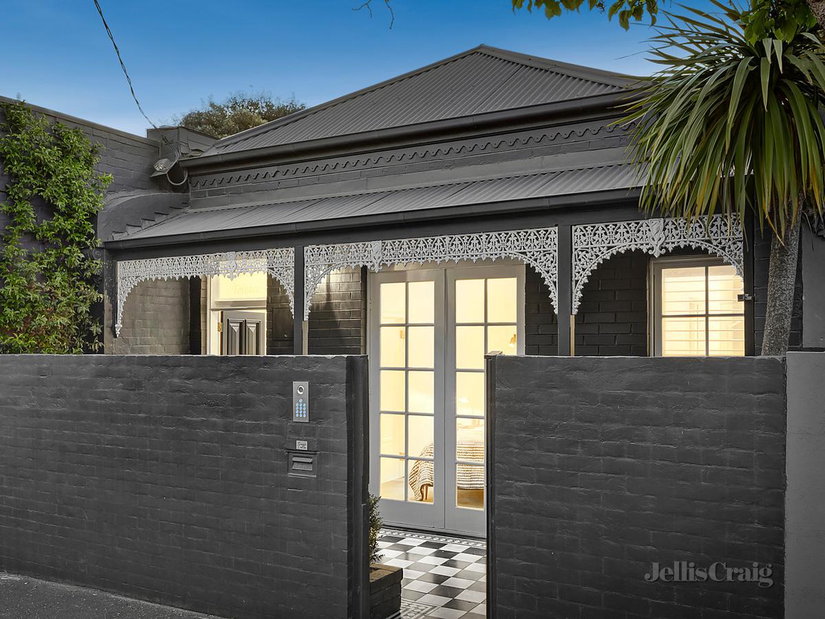 61 Fairbairn Road TOORAK