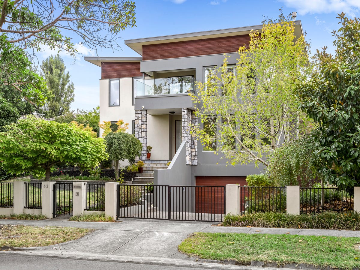 62 Essex Road SURREY HILLS