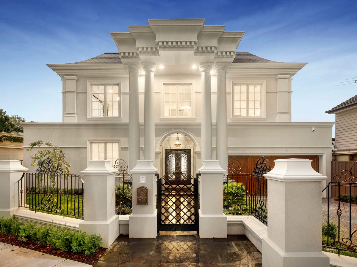 6 Birtles Court BALWYN